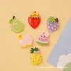 Suministro directo de fábrica de accesorios de resina: Imanes de nevera transparentes de frutas de dibujos animados, colgantes, pegatinas para funda de teléfono y pasadores de pelo, para hacer tú mismo y hechos a mano
