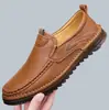 Sapatos masculinos de couro de tamanho grande 38-48 para o trajeto diário, couro macio, sola macia, sapatos casuais masculinos de couro, mocassins, sapatos de dirigir