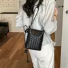 Moda transfronteriza exquisita de alta gama 2026 nuevo bolso de teléfono simple para mujer de diseño nicho primavera-verano, para llevar al hombro y cruzado