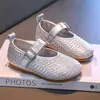 Nuevos Zapatos de Cuero Tejidos Huecos para Niñas Primavera 2026 Suaves y Cómodos Casuales Mocasines para Bebé Niña