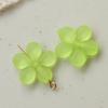 Japonés pequeño fresco agujero recto esmerilado cinco pétalos flor diy resina lindo pulsera tocado colgante accesorios material venta al por mayor