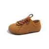 Zapatos de cuero estilo Birkenstock para niños, nuevo modelo otoño 2026, moda para niñas, zapatos casuales retro para niños pequeños y niños pequeños, zapatos de una sola suela antideslizantes de moda