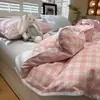 Juego de Cama con Borde de Cáscara de Kapok Clase A - Sábana, Funda de Edredón y Colcha de Estilo Nórdico Simple - Juego de Tres Piezas para Estudiantes de Dormitorio