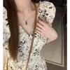 Vestido Floral Retro de Cuello en V Estilo Francés para Mujer Verano Nuevo Estilo Suave Cintura Ceñida Falda Corta para Mujeres Pequeñas