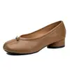 En stock~ Zapatos de tacón medio slip-on modelo nuevo 2026 para mujer con corte bajo tipo pezuña de cerdo, adecuados para combinar con faldas