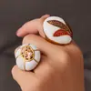 Anillo Exagerado de Diseño Ins Europeo y Americano con Goteo de Aceite Ojo de Gato Perla de Concha Acero Inoxidable Chapado en Oro de 18K Moda Transfronteriza Accesorio Versátil para la Mano