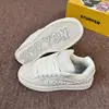 Sapatos de Pão Retro Estilo Hong Kong Sapatos Brancos Femininos 2026 Primavera Novos Cadarço Branco Plataforma Aumentadora de Altura Sapatos Individuais para Estudantes Em Estoque