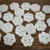 Botones de Resina Tallados con Forma Especial de Flor de Ciruelo Blanco Perlado Versátiles Botones para Camisa Falda Camisa Decoraciones Hechas a Mano para Bricolaje