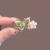Accesorios para el Cabello de Navidad y Año Nuevo, Pinzas de Garra de Perlas de Arroz para Mujer, Pinzas de Pato Mariposa, Estilo Ins, Sencillas y de Moda, Al por Mayor por 3.8 Yuan