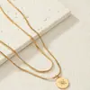 Un toque de suavidad alrededor del cuello, una sofisticación sutil oculta en los detalles, no ostentoso pero muy atractivo, transmitiendo belleza discretamente