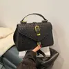Bolso cruzado y de hombro versátil de alta costura transfronterizo para el verano 2026, el popular y elegante bolso cuadrado pequeño de este año