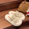 Pantuflas peludas de felpa de moda con suela gruesa para mujer, adecuadas para usar en exteriores, nuevas pantuflas de algodón estilo Birkenstock vintage para otoño e invierno 2026, diseño de nicho