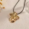 Pendientes Metálicos Irregulares Plegados de Estilo Europeo y Americano Exagerado y Conjunto de Collar, Elegante y Único Conjunto de Joyería de Dos Piezas
