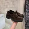 Em Estoque, Envia Imediatamente! Mocassins de Camurça com Salto Bloco e Moedas Douradas Pequenas, Estilo Igual ao da Mãe Uva, Sapatos de Couro Elegantes e Sofisticados para Mulheres