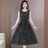 Vestido sin mangas de lunares de comercio exterior para mujer, entallado en la cintura, adelgazante, falda de dobladillo amplio, vestido para madre de mediana edad, que reduce la edad, elegante