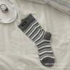 Calcetines de Tela Ins Estilo Coreano para Mujer, Calcetines Nuevos de Otoño de Caña Media, Calcetines para Mujer con Bloques de Color Mínimos en Gris y Negro Acolchados, Calcetines Rayados Retro