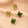 Nuevos Pendientes de Cristal Verde de Trébol de Cuatro Hojas Flores Pequeñas Versátiles Lujo Ligero Pendientes de Botón de Gama Alta Pendientes Simples para Mujer