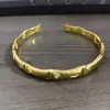 Popular Pulsera Abierta de Aleación Chapada en Oro con el Mantra de Seis Caracteres Xiangyun, Pulsera Clásica de Moda Versátil