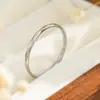 Anel Completo de Diamante em Aço Titânio para Mulheres, Não Desbota, Fashion, Luxo Leve, Estilo Popular de Celebridade da Internet, Anel Fino Simples, Anel de Dedo