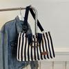 Bolsa de grande capacidade para viajante 2024 Nova bolsa feminina Bolsa de lona listrada popular Bolsa transversal Bolsa tote portátil da moda