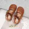 Sandalias para Niñas 2026 Primavera Verano Nuevas Sandalias Tejidas Hechas a Mano Zapatos de Princesa para Niños Suela Suave Punta Cerrada Zapatos para Niños Pequeños