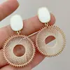 Pendientes de Aro de Malla Plateada Estilo Nuevo Europeo y Americano 2025 para Mujer, Pendientes de Botón Estilo Vacacional de Lujo Ligero Nicho, Accesorios para Orejas Versátiles de Moda