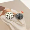Botones Florales Tridimensionales Estilo Chanel de Lujo Ligero con Puntos de Aceite y Diseño Hueco, Aleación Metálica Resistente a la Niebla Salina Ecológica, Botones Cosidos a Mano