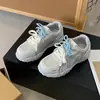 Tênis de corrida com cadarço, tênis de trilha, tênis esportivos, design de malha confortável, estilo outono moderno, nova coleção 2026, respirável, versátil, feminino