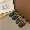 Sapatos Peludos de Lã Versáteis Estilo Coreano Retrô para Mulheres 2026 Primavera Nova Moda Velcro Planos Sapatos Mary Jane