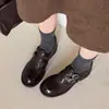 Estilo de luxo leve, couro lavado, sapatilhas Mary Jane com fivela dupla, coleção outono 2026, salto médio bloco, bico redondo, sapatos femininos de couro genuíno