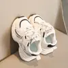 Zapatillas deportivas de malla para niños y niñas 2026 otoño, zapatos casuales para niños de suela blanda, zapatillas de papá transpirables y modernas para niños pequeños