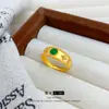 Anillo Abierto de Alto Nivel para Mujer con Piedra Esmeralda Chapado en Oro Color Arena, Acabado Cepillado y Diamantes, Artesanía Francesa Italiana