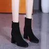 Botines negros de ante para mujer, punta cuadrada, tacón grueso, nueva colección invierno 2026, de tacón alto, ajuste ceñido, caña corta, que realzan la altura, botas tipo Martin
