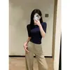 Elegante diseño estilo coreano de manga media con un toque de atractivo, camiseta de manga corta con cuello en V + cuello redondo, top ajustado que realza la figura 26021