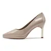 1026-1 Zapatos de Tacón Alto con Plataforma y Punta Fina para Mujer, Charol Color Nude, Tacón Fino, Zapatos de Moda para Ir al Trabajo, Citas y Fiestas