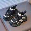 Zapatillas de chica estilo coreano 2026 primavera y otoño nuevo modelo para niños malla transpirable zapatos de papá versátiles de moda casual