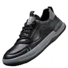 Zapatos de Hombre de Cuero Genuino Europeo con Suelas Gruesas, Zuecos Casuales Transpirables Huecos, Zapatos Blancos de Hombre 2026 Otoño Nuevos y Modernos