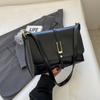 Bolso grande sencillo de moda transfronteriza para mujer, primavera 2025, nuevo bolso de hombro bajo el brazo, bolso cruzado popular.