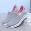 Zapatos Nuevos para Mamás de Primavera 2024 Zapatos sin Cordones para Personas Mayores Zapatos de Tela Old Beijing Suela Suave Antideslizante Zapatos para Mujer