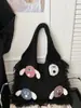2025 Nuevo Bolso de Mujer Tejido Versátil de Hombro Único de Punto Popular de Comercio Exterior Otoño e Invierno con Bloques de Color Artísticos y Borlas