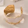 Bz2169 Pulseira Cruzada Europeia e Americana de Design Sexy com Torsão Abertura Assimétrica Joia de Mão para Mulher Celebridade da Internet Europeia e Americana