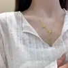 Collar de Mariposa Hielo Triturado Deslumbrante para Mujer, Mariposa Bailando con Gracia, Oro Real 24K Galvanizado, Color Fuerte que Perdura, Artesanía de Precisión CNC