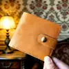 NT008 Botão Masculino Couro Genuíno Pequena Bolsa para Dinheiro e Cartões Nova Carteira Simples Fina Couro Bovino Camada Superior Carteira para Jovens