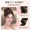 Penteado coque autoportante, volumoso naturalmente, realça o volume do cabelo, discreto, adiciona altura ao topo da cabeça