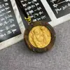 Escultura em Madeira de Águila Incrustada Pingente Guanyin de Mil Mãos Artesanato em Madeira Pingente de Carro Decoração