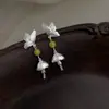 Brincos Frescos Estilo Floresta Verde e Prata Novos Brincos Populares 2026 Acessórios de Orelha Borboleta Doce Fofa Nicho para Mulheres