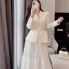 Conjunto de Saia e Blazer Chanel para Mulheres Outono 2025: Um conjunto completo de duas peças com um blazer e saia estilosos