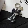 Charms da moda, fofos e estilosos em formato de laço e coração - chaveiros e pingentes de bolsa versáteis e criativos, disponíveis para atacado