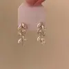 Pendientes para hombre con forma de estrella de amor cepillada esmerilada 2025 nuevo popular de lujo ligero alta gama pendientes con clip para oreja femenino nicho único