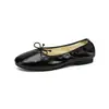 Zapatos planos de ballet vintage súper suaves de piel de oveja para mujer, punta redonda poco profunda, con lazo y volantes, zapatos casuales slip-on planos